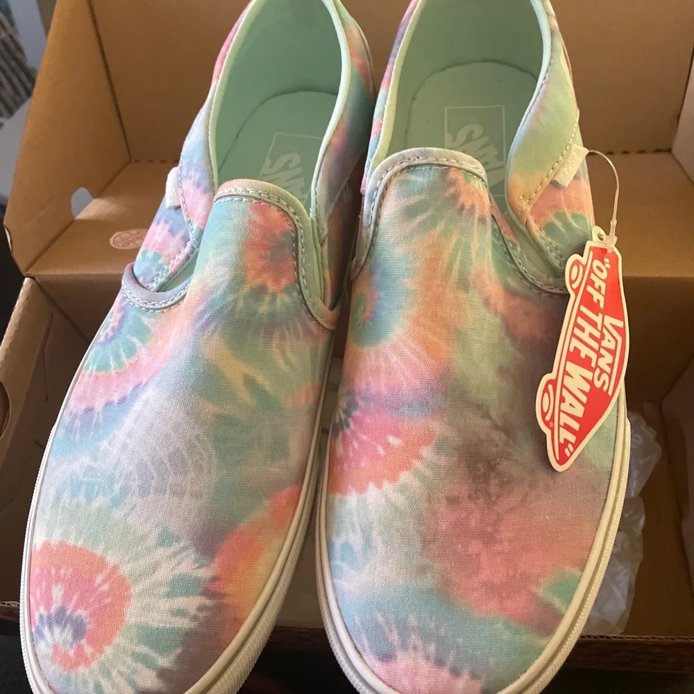 Vans - Picture 1 of 3